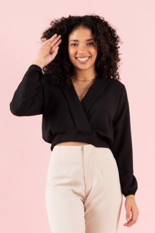 Blusa cruzada negra